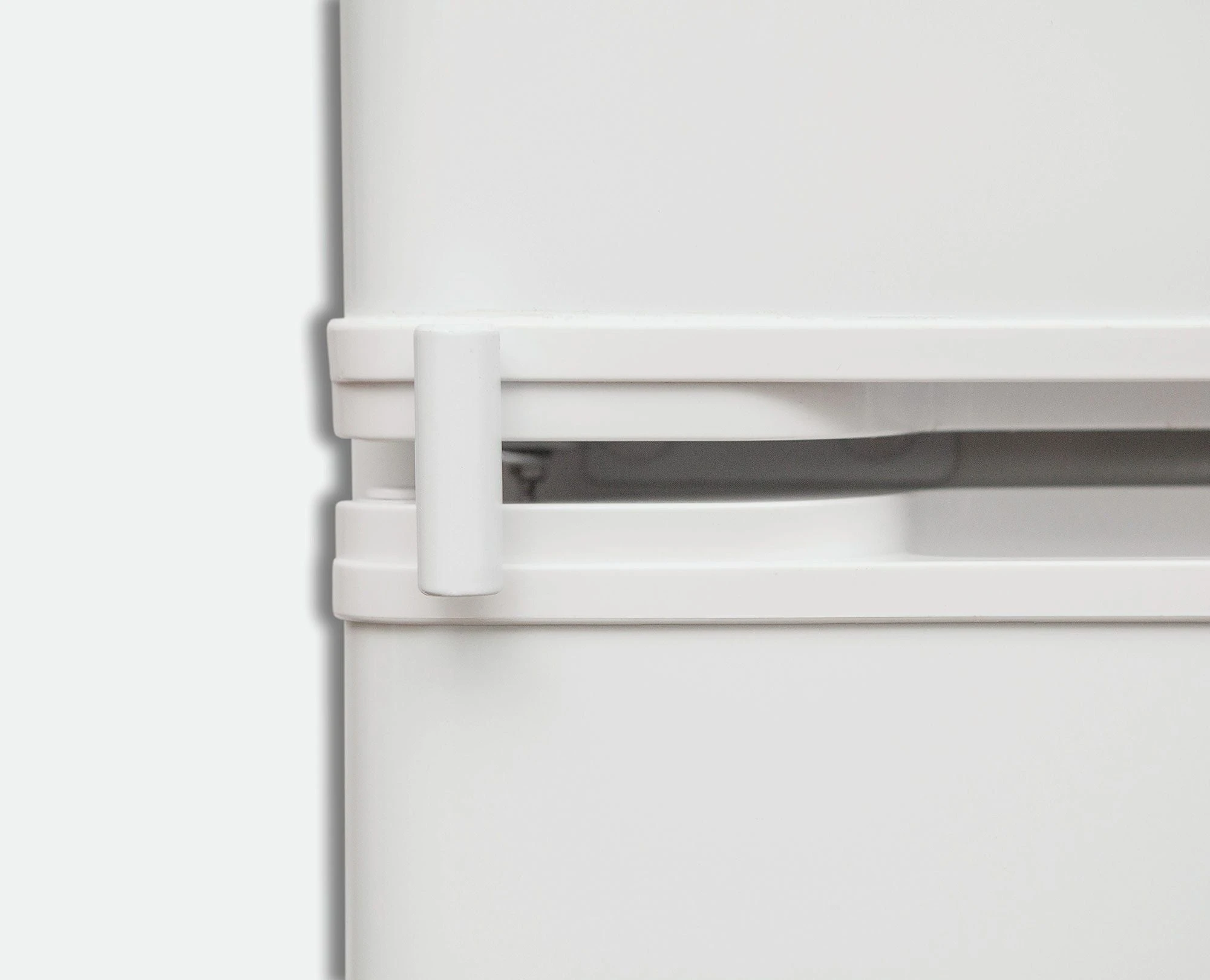 BUSHMAN DC190L (White) Caravan Fridge - 12V / 24V - DISCONTINUED 5 BUSHMAN DC190L (White) Caravan Fridge - 12V / 24V - DISCONTINUED - Image 3