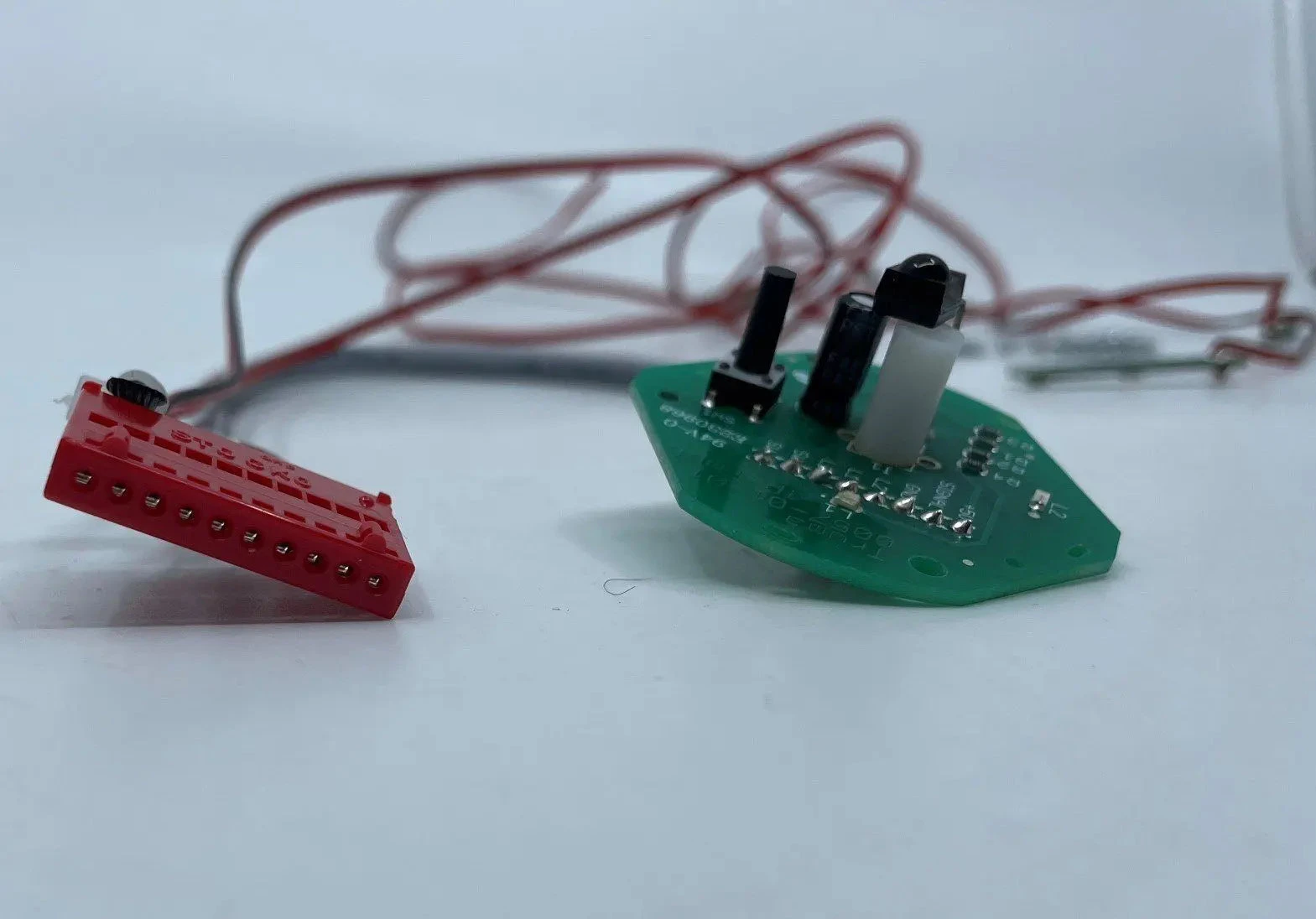 Truma Aventa Infrared Receiver And LED Harness Red Connector 4 Truma Aventa Infrared Receiver And LED Harness Red Connector - Image 2